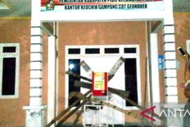 Dinilai tak transparan, warga segel kantor keuchik Cot Geunduk Pidie