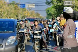 Polresta Banjarmasin bagikan 10 ribu masker cegah ISPA