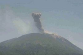 PVMBG minta warga waspada bahaya lahar Gunung Ile Lewotolok di NTT