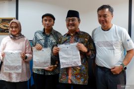 Jimly Asshiddiqie : Perlu aturan pisahkan soal parpol dan ormas