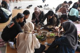 Puluhan peserta pertukaran Mahasiswa Merdeka 3 IIB Darmajaya "Nyeruit" Bareng