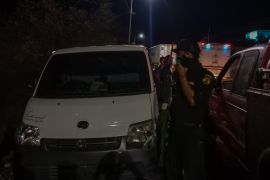 Petugas Taman Nasional Baluran amankan kayu jati hasil pembalakan liar