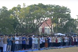 Shalat minta hujan di Makassar Page 1 Small