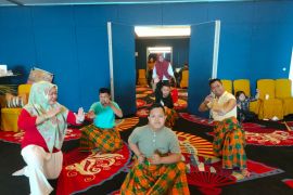 Empat orang "down syndrom" Sulsel tampilkan tari Anggaru di ajang AHLF 2023