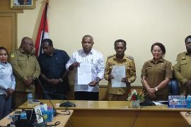 Pemkot Jayapura-KPU dan Bawaslu tandatangani NPHD pilkada 2024