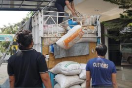 Gelar Operasi Gempur, Kanwil Bea Cukai Jatim II Tindak Jutaan Batang Rokok Ilegal dalam Pupuk