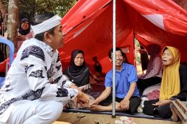 Dedi Mulyadi kagetkan pejabat Purwakarta saat beri bantuan korban kebakaran