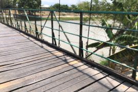 Jembatan Gantung Palu kembali kokoh dengan kayu baru Page 2 Small