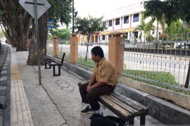 "Rusaknya bangku fasilitas umum di Palu&rdquo; Page 1 Small