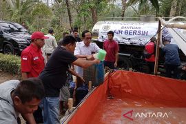 PWI  Banyumas salurkan bantuan air bersih bagi warga Panusupan