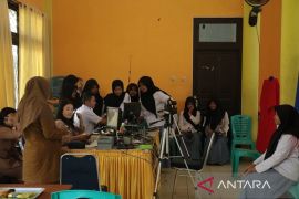 Disdukcapil Kota Singkawang rekam data kependudukan siswa SMA