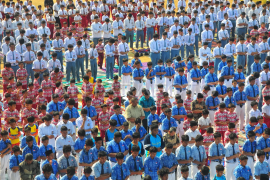 Siswa dan guru melaksanakan shalat minta hujan di Kudus Page 1 Small