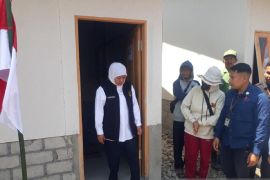 Gubernur Jatim resmikan rumah relokasi korban tanah bergerak di Blitar