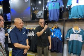 MenKopUKM Teten dukung Persib Bandung beri ruang bagi UMKM