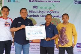 BRI BO Kandangan salurkan 110 bibit tanaman produktif