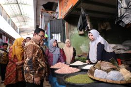 Pj Bupati Bantaeng pastikan harga kebutuhan pokok masih terkendali