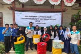 PT SIS Job Site Maco berikan dukungan sekolah Adiwiyata