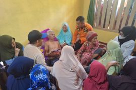 Kondisi selamat, Tim SAR temukan kakek yang hilang di kebun sagu Konawe Selatan