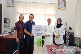 Pemkab Tanah Bumbu terima bantuan kontainer sampah