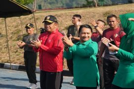 Pangdam XIII-anggota Yonif 712 olahraga bersama jalin silaturahmi