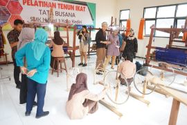Dekrasnada Kediri gandeng Didiet Maulana edukasi soal busana