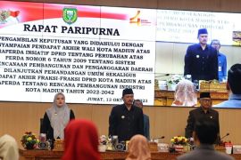 Pemkot dan DPRD Kota Madiun setujui Perda Renbang industri 2022-2042