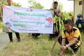 Polres HST tanam 100 pohon peringati HUT ke-72 Humas Polri