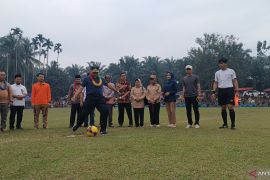 Gubernur Sumbar minta sarana olahraga dilengkapi fasilitas ibadah