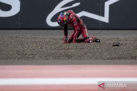 MotoGP Mandalika diwarnai insiden pembalap berjatuhan
