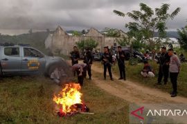 Personel gabungan bubarkan judi sabung ayam