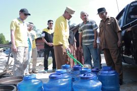 Pemkab HSS salurkan air bersih untuk warga terdampak kekeringan