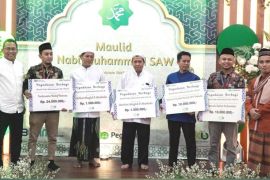 Peringati Maulid Nabi, Ustad Maulana Beri Siraman Rohani di Pegadaian