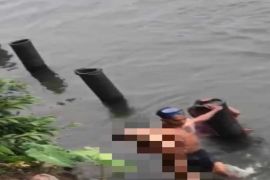 Dua balita hanyut di Sungai Kampar, satu masih dicari
