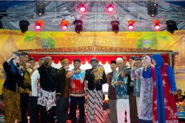 Gubernur Meriahkan Ulang Tahun Desa Gunung Putih