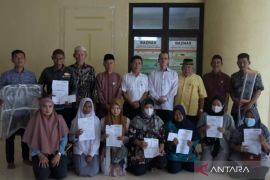 Baznas Bangka Barat salurkan bantuan kepada 17 mustahik