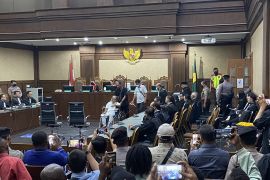 Pengadilan Tipikor vonis terdakwa Lukas Enembe delapan tahun penjara