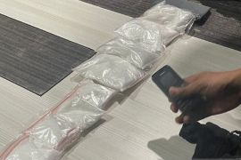 Dua penumpang pesawat ditangkap diduga bawa Narkoba di Bandara Halu Oleo