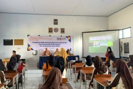 Unja edukasi gizi remaja putri di SMA Negeri 15 Muaro Jambi