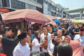 Kaesang blusukan ke Pasar Kebayoran Lama untuk serap aspirasi pedagang
