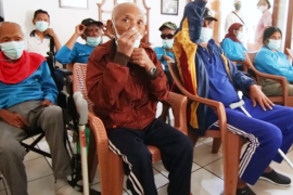 Relawan kenalkan sosok Ganjar lewat bakti sosial di panti jompo