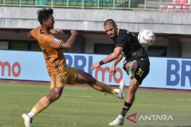 Foto - Barito Putera bermain imbang lawan Bhayangkara FC 1-1