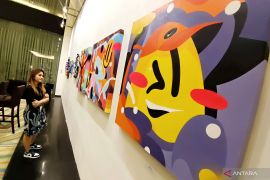 Dua seniman pameran "Flat And Volume" di Artspace Surabaya