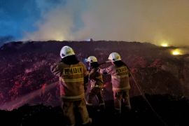 TPA terbakar, layanan angkut sampah di Tangerang tetap jalan