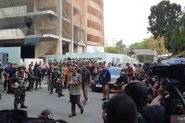 Tes kesehatan, Ganjar gandeng istri, Mahfud jalan sendiri