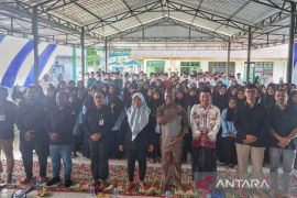 KPU Papua Barat bersama ratusan santri nobar film Kejarlah Janji di Hari Santri