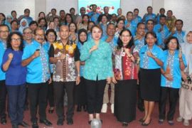 TP-PKK Ambon inisiasi sekolah kampanye aksi bergizi minum tablet tambah darah