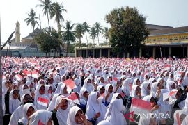 Situbondo menerima penghargaan MURI peserta terbanyak HSN 2023