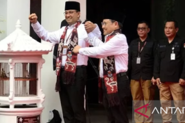 Pengamat sebut sosok ketua tim pemenangan AMIN berdiri di tengah pengusung