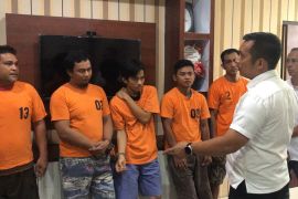 Polisi Pekanbaru sita puluhan paket sabu dan pil ekstasi dari enam tersangka