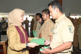 Bupati serahkan SK jabatan fungsional kepada 460 PNS Banyuwangi